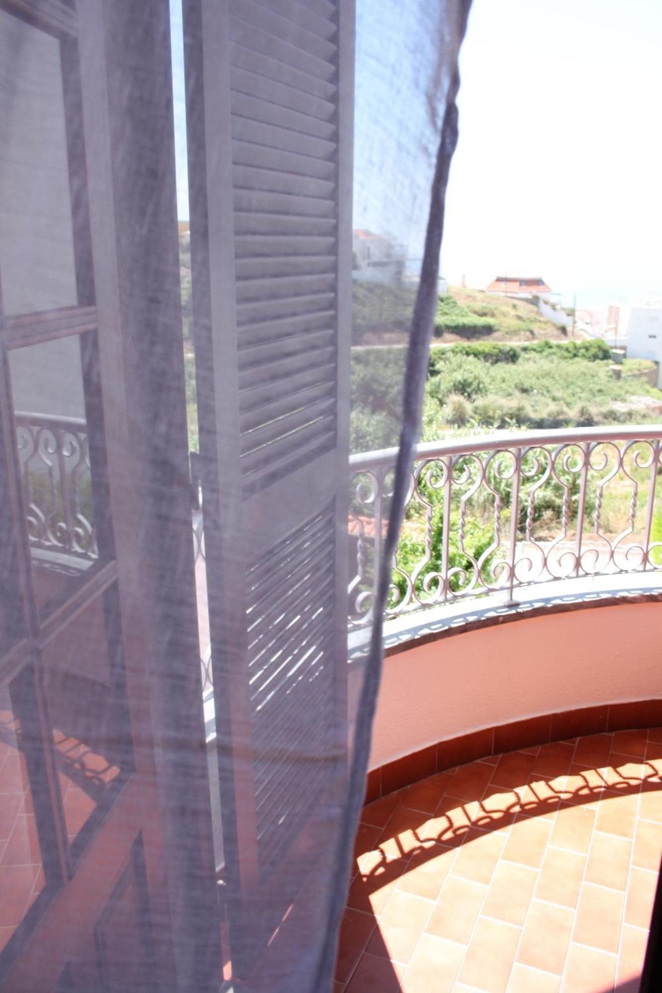 Ericeira Chill Hill Hostel & Private Rooms - Peach Garden Cameră foto